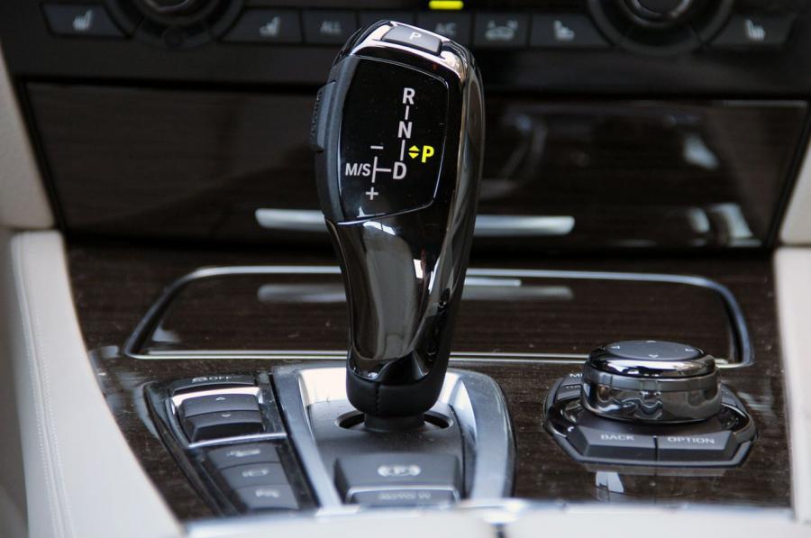 Детали интерьера Alpina B7 Bi-Turbo (F01) 2012 года  (фото 18 из 80)